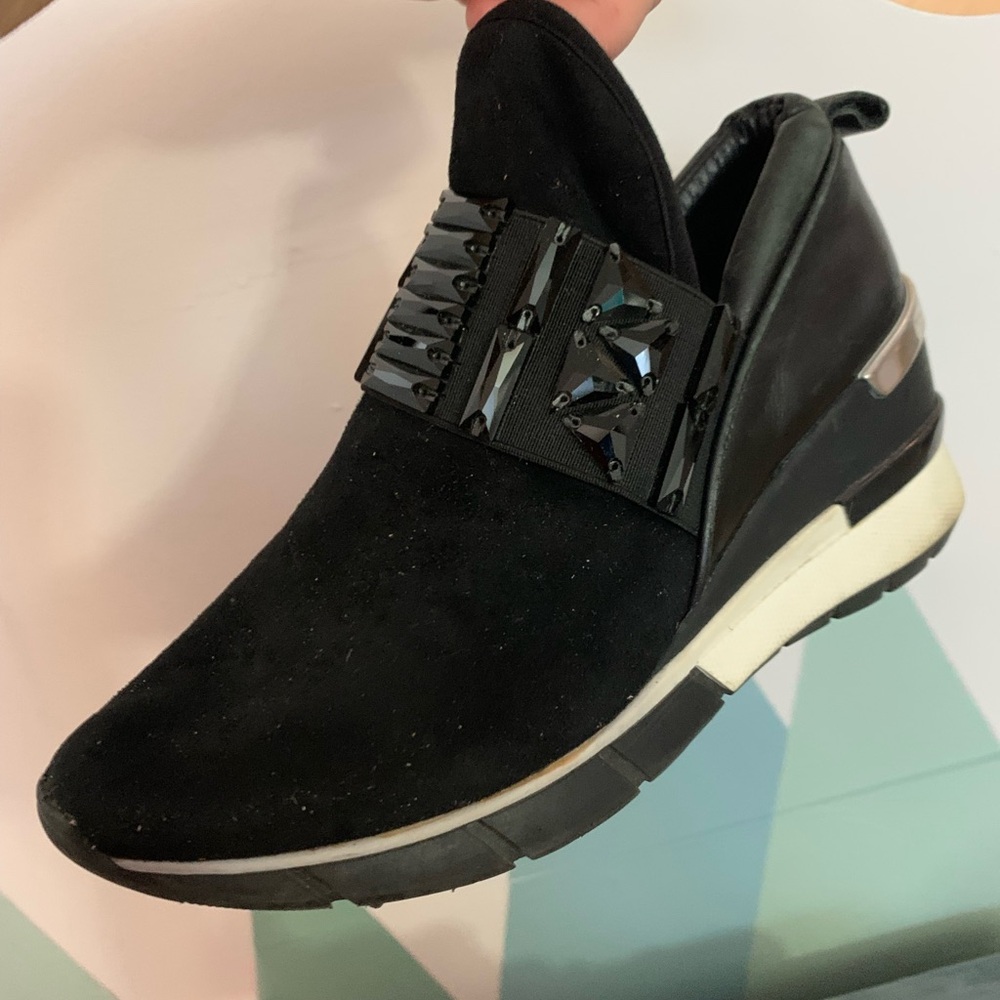 Wishbone collection Elegant Black Women's Wedge Shoes